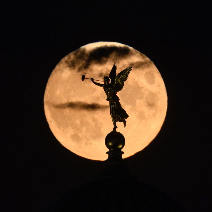 Im Mai zeigt sich der Vollmond gleich zweimal am Himmel.