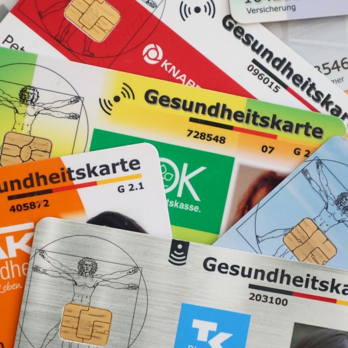 Gravierende Schieflage - Versicherte sollen Milliarden zahlen