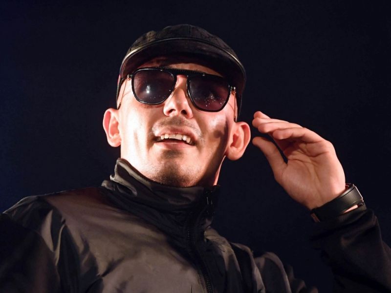 Capital Bra: Rapper entsetzt mit Rettungswagen-Livestream - Fans in großer Sorge