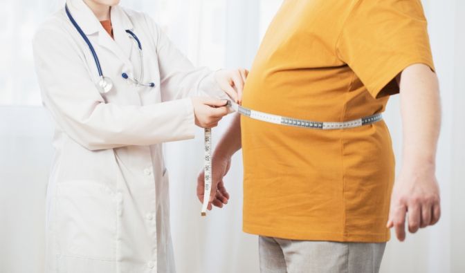 War man in seiner Jugend übergewichtig, kann das Folgen bis ins Erwachsenenalter haben.