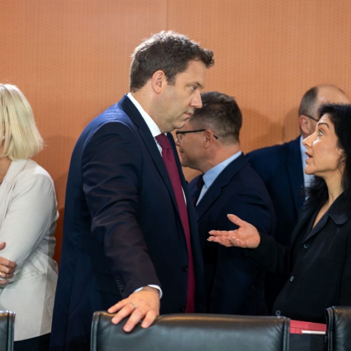 Politiker appelliert - Kanzler droht im Minister-Streit 