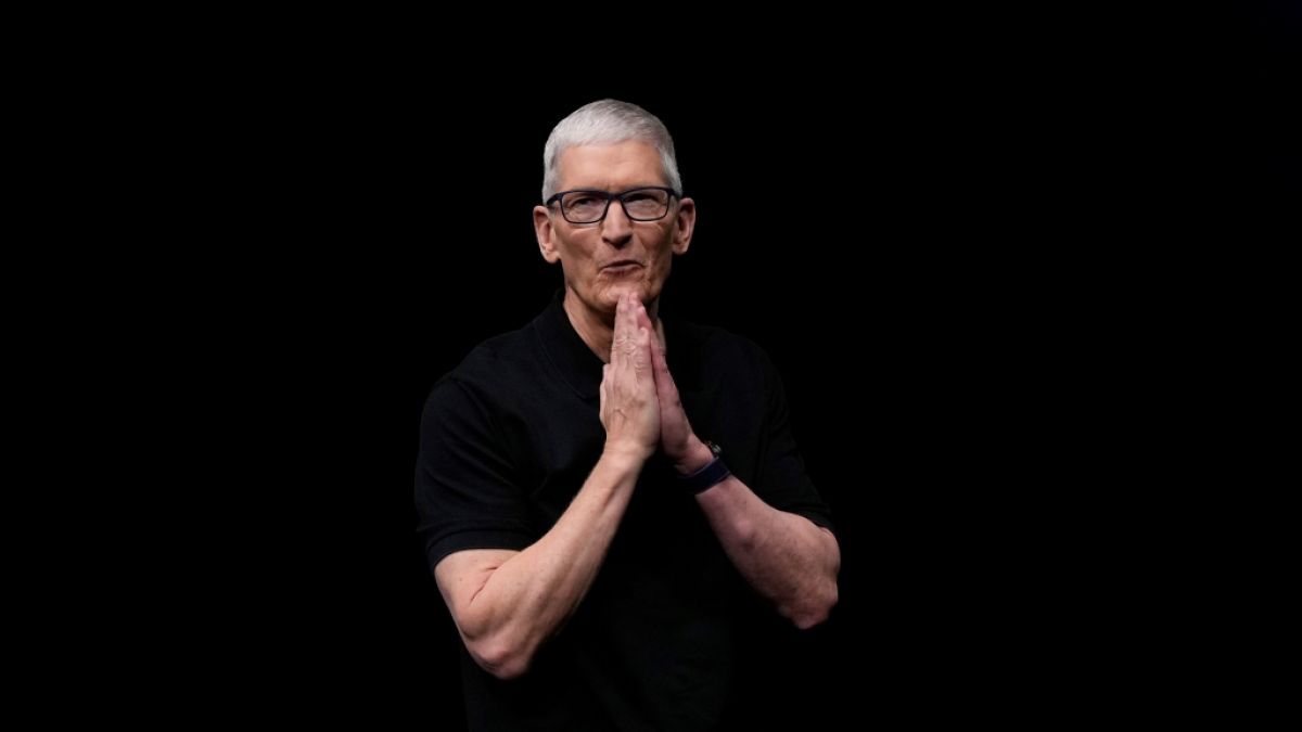 CEO Tim Cook tritt nach vielen Jahren zur&uuml;ck und &uuml;bergibt die F&uuml;hrung an John Ternus (Foto)