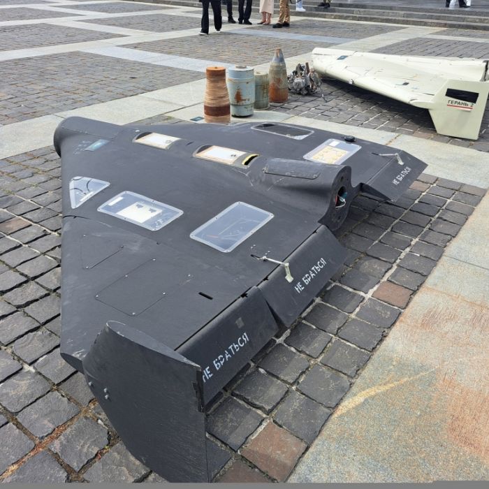 Russische Drohnen fallen in der Luft auseinander