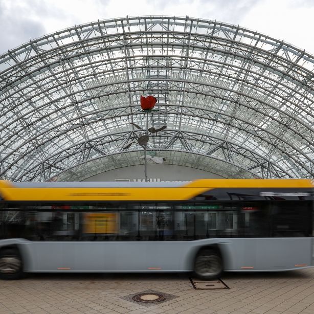 Er wollte eine Zigarette - Busfahrer mit Axt angegriffen