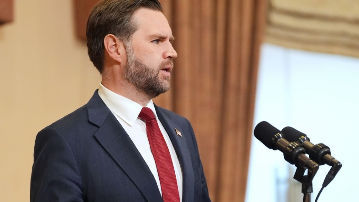 Ein Auftritt von JD Vance vor vermeintlich leerer Halle sorgt weiter f&uuml;r Wirbel. (Foto)