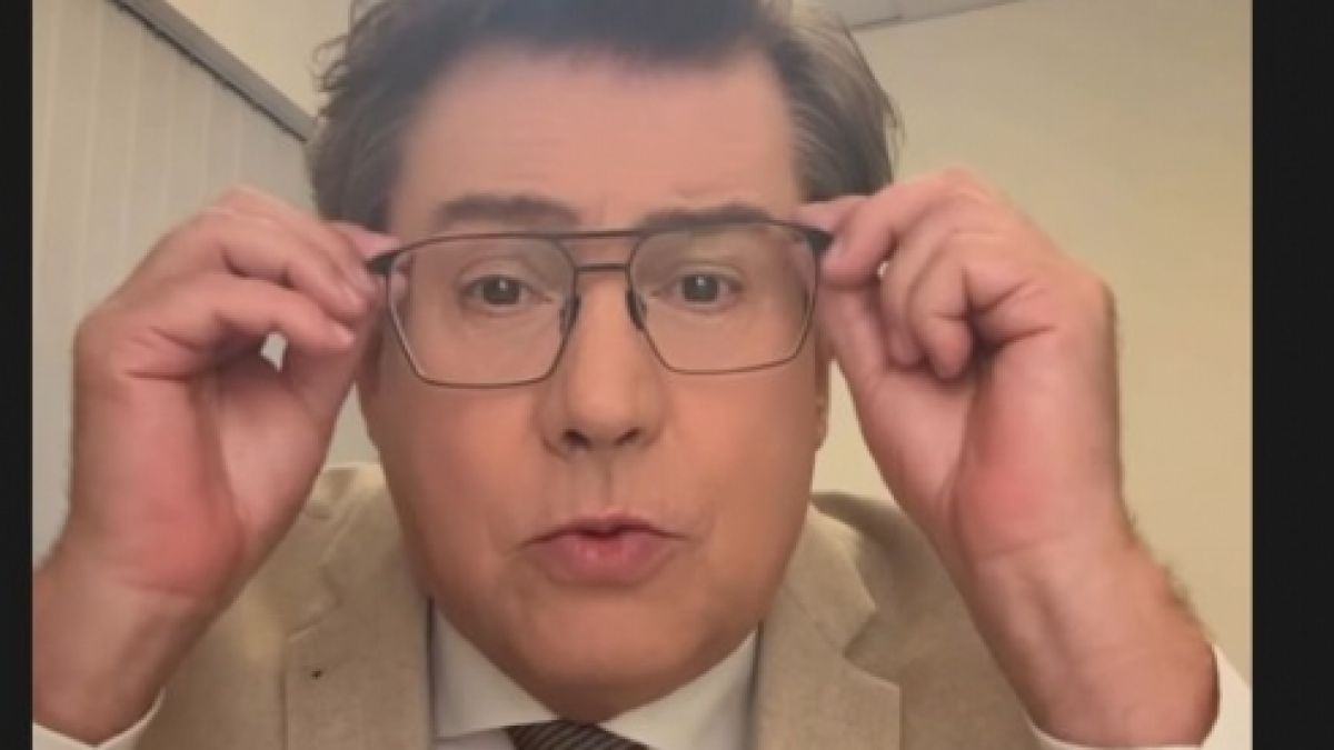 Seinen Follower:innen bei Instagram verriet Jens Riewa, wie es zu seinem Brillen-Auftritt in der ARD kam. (Foto)