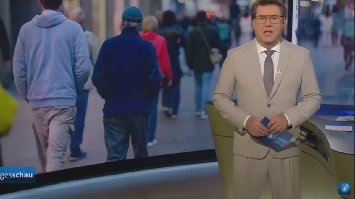 Erstmals zeigte sich Jens Riewa w&auml;hrend der 20-Uhr-"Tagesschau" mit Brille - ein ungewohnter Anblick. (Foto)