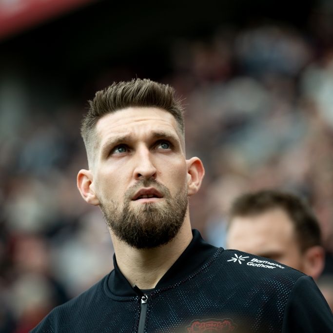 So lebt der Nationalspieler mit seiner Frau und Kindern