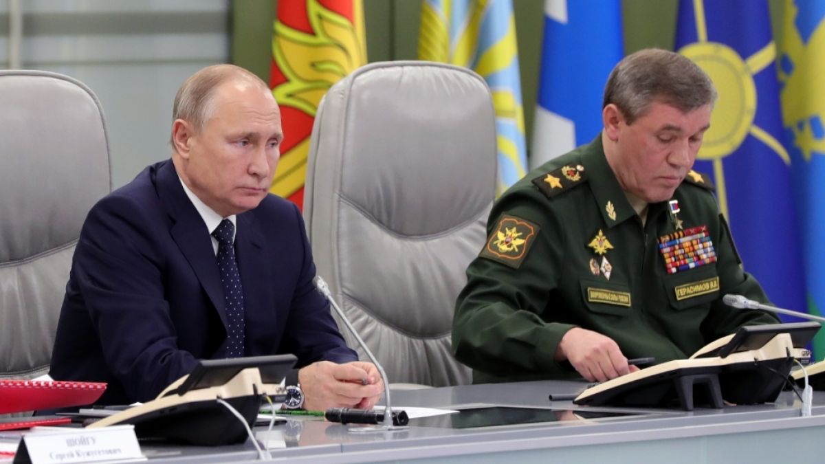 Wladimir Putin und sein Generalsstabschef Waleri Gerassimow. (Foto)