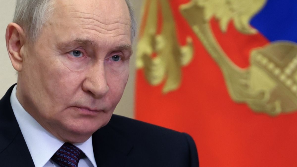 Die Zeichen stehen auf Revolution: Ist Kreml-Chef Wladimir Putin bald weg vom Fenster? (Foto)