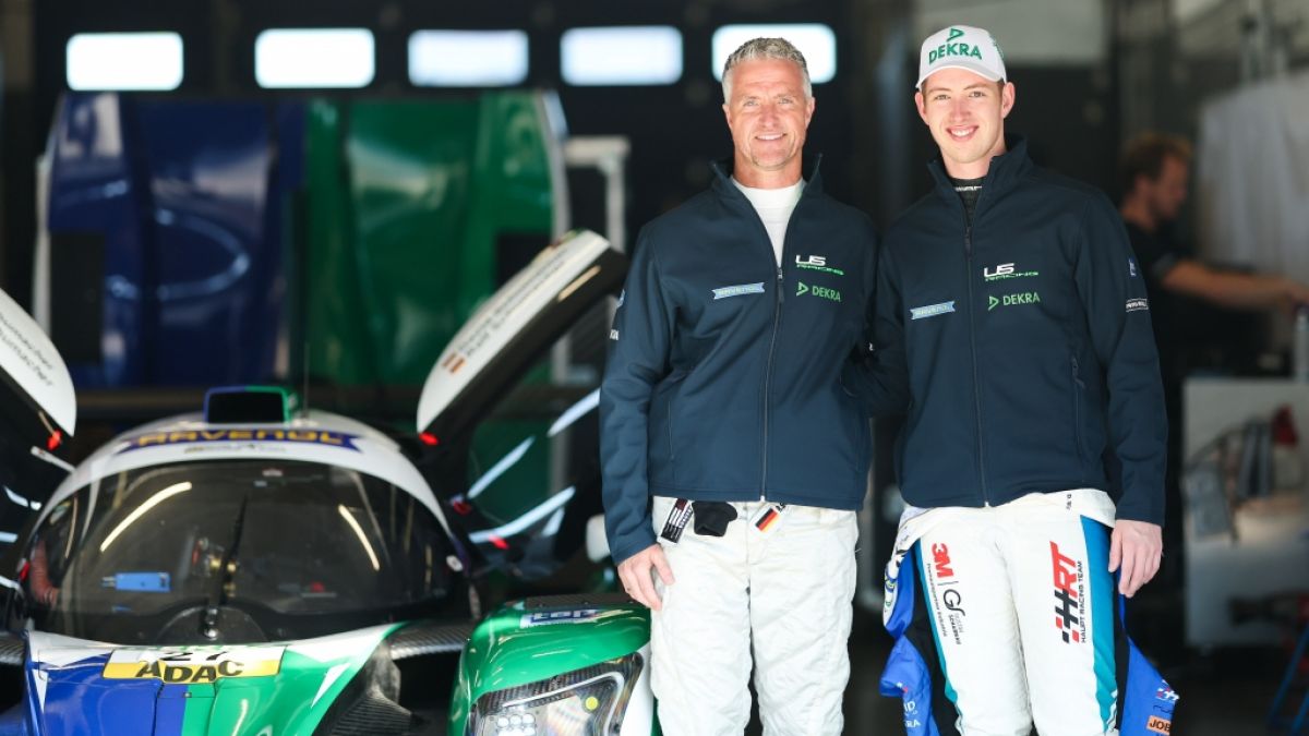 David Schumacher (rechts) an der Seite seines Vaters Ralf. Im Podcast sprechen die beiden &uuml;ber einen t&ouml;dlichen Unfall am N&uuml;rburgring. (Foto)