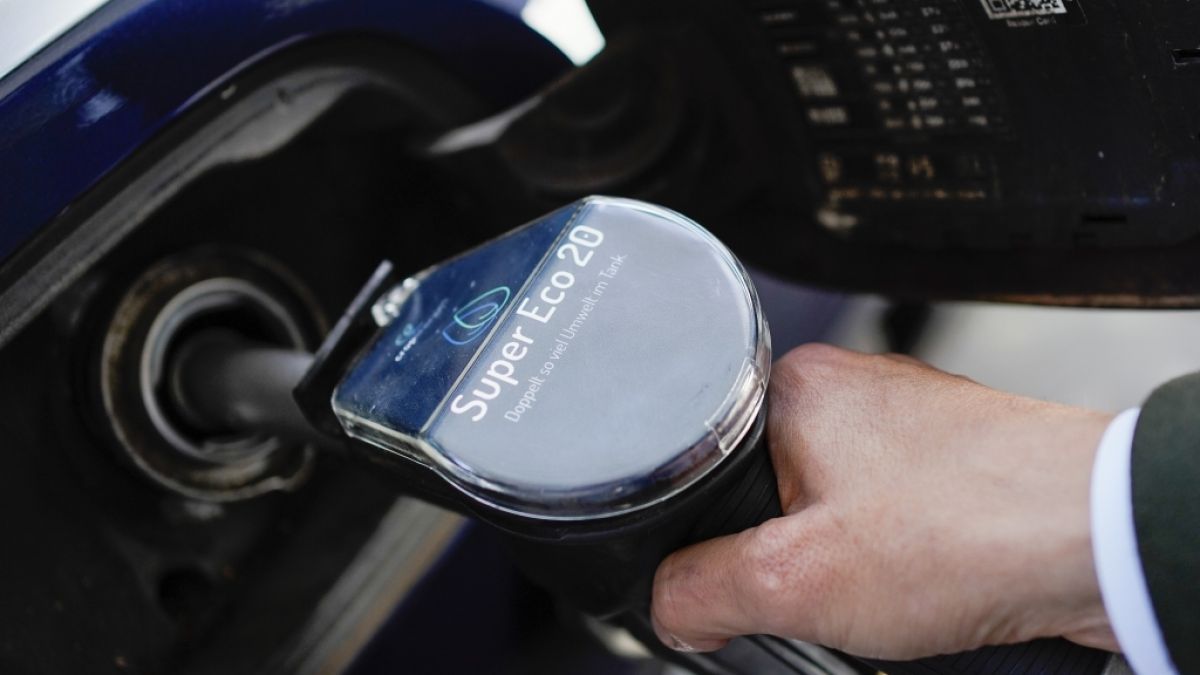 Der Kraftstoff ist in Deutschland bereits seit 2023 erh&auml;ltlich - allerdings nur an sehr wenigen Tankstellen. (Foto)