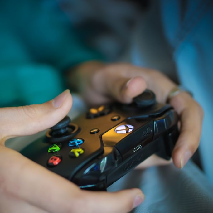 Immer mehr junge Menschen suchen sich Unterhaltung abseits linearer Medien.