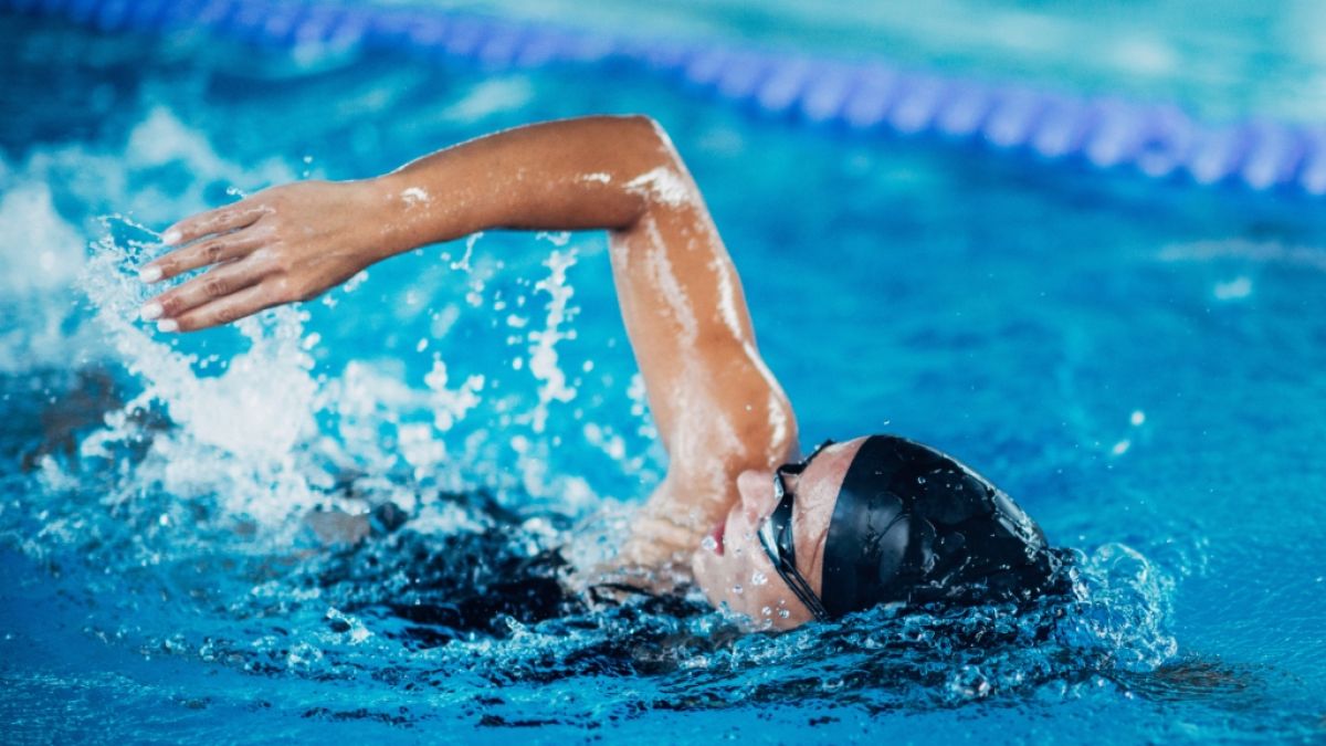 Der Widerstand im Wasser st&auml;rkt nicht nur die Muskeln, sondern schont auch die Gelenke. (Foto)