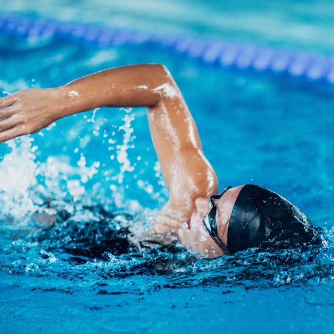 Mit Schwimmen und Wasser-Workouts endlich fit werden
