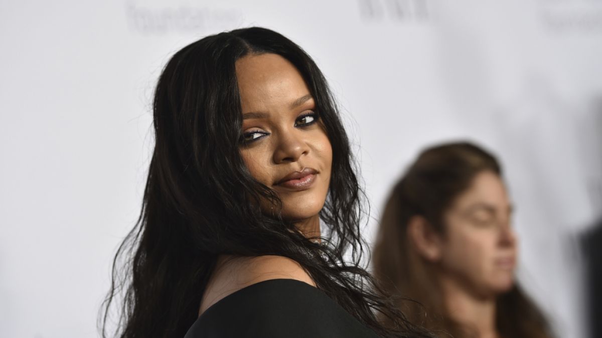 Rihanna posiert f&uuml;r eine neue Lingerie-Kollektion selbst vor der Kamera. (Foto)
