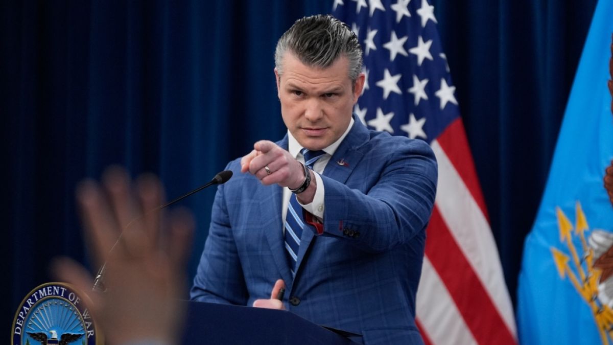 Pete Hegseth ist in einer Pressekonferenz auf Journalisten losgegangen. (Foto)
