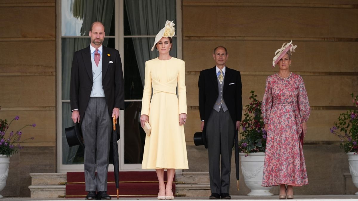 Auf diesem Foto stehen Prinz Edward und Herzogin Sophie noch in der zweiten Reihe, doch das Herzogenpaar von Edinburgh ist f&uuml;r K&ouml;nig Charles III. l&auml;ngst zur unverzichtbaren Geheimwaffe geworden. (Foto)