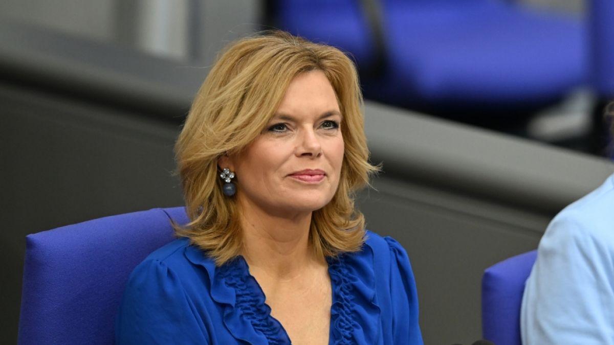 Julia Kl&ouml;ckner teilte auf Instagram ein altes Familienfoto.&nbsp; (Foto)