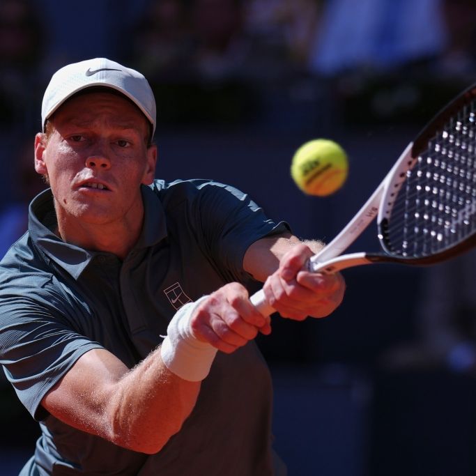 Jannik Sinner schlägt den Ball bei den Madrid Open, am 26.04.2026. (Symbolbild)