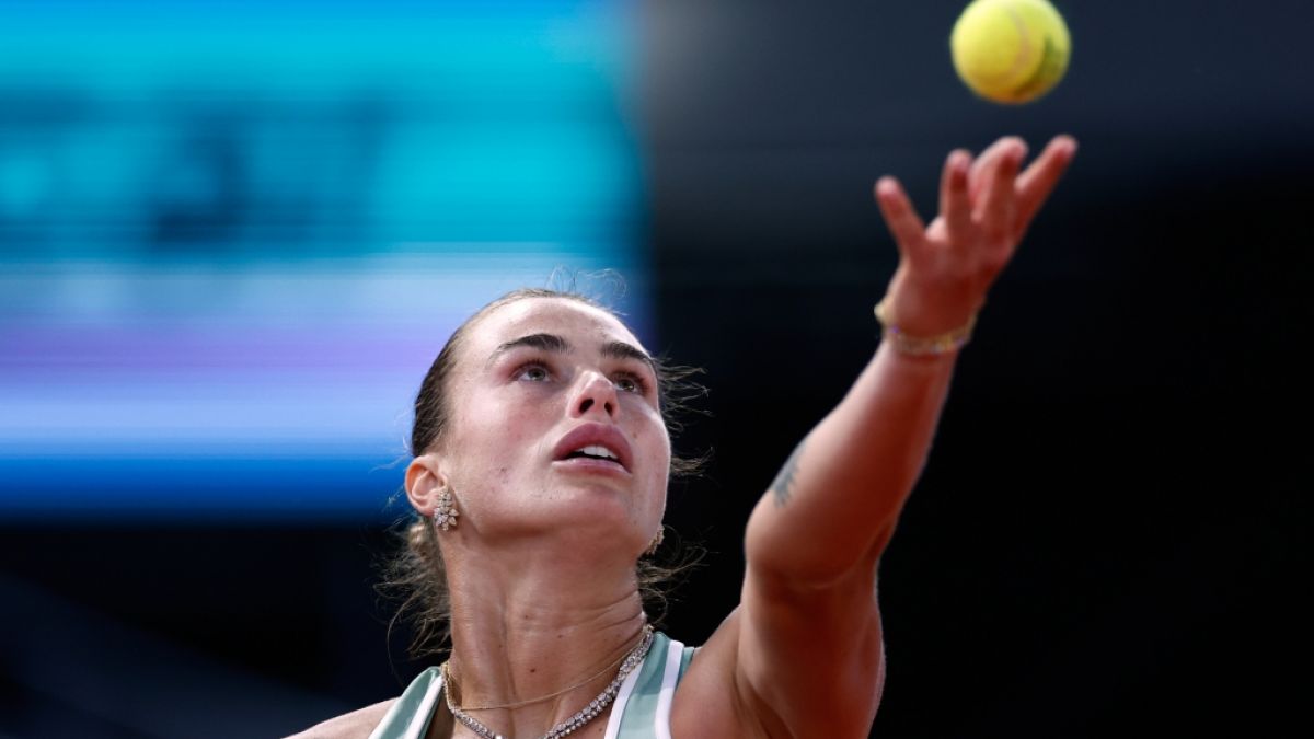 Aryna Sabalenka aus Wei&szlig;russland schl&auml;gt auf bei den Madrid Open, am 25.04.2026. (Symbolbild) (Foto)