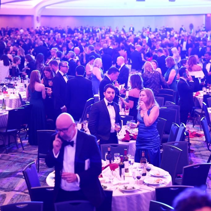 Wein statt Flucht - dieses Video nach dem Attentat sorgt für Wirbel