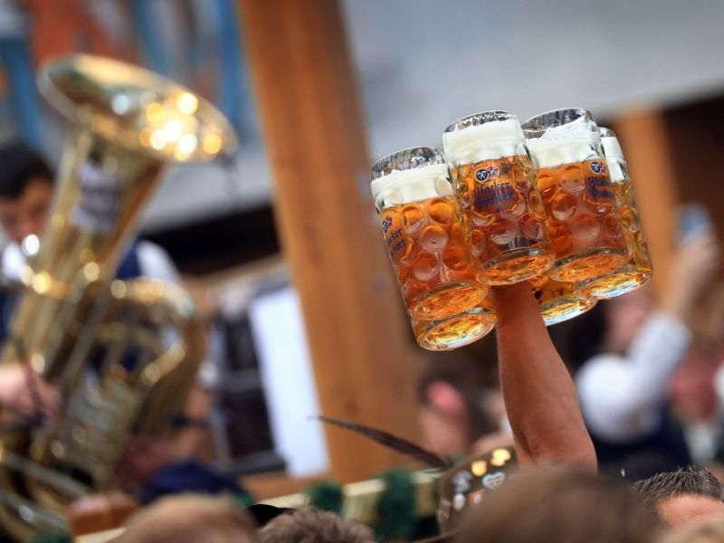 Wiesn-Wirte schlagen Alarm: Steht das Oktoberfest vor dem Aus? Dieser Vorstoß sorgt für Zoff