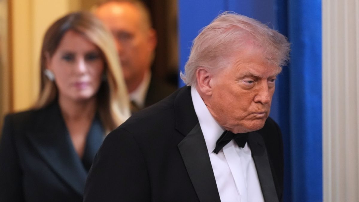 Wann immer neue Aufnahmen von Donald Trump in die &Ouml;ffentlichkeit gelangen, schie&szlig;en Ger&uuml;chte um den Gesundheitszustand des US-Pr&auml;sidenten ins Kraut. (Foto)