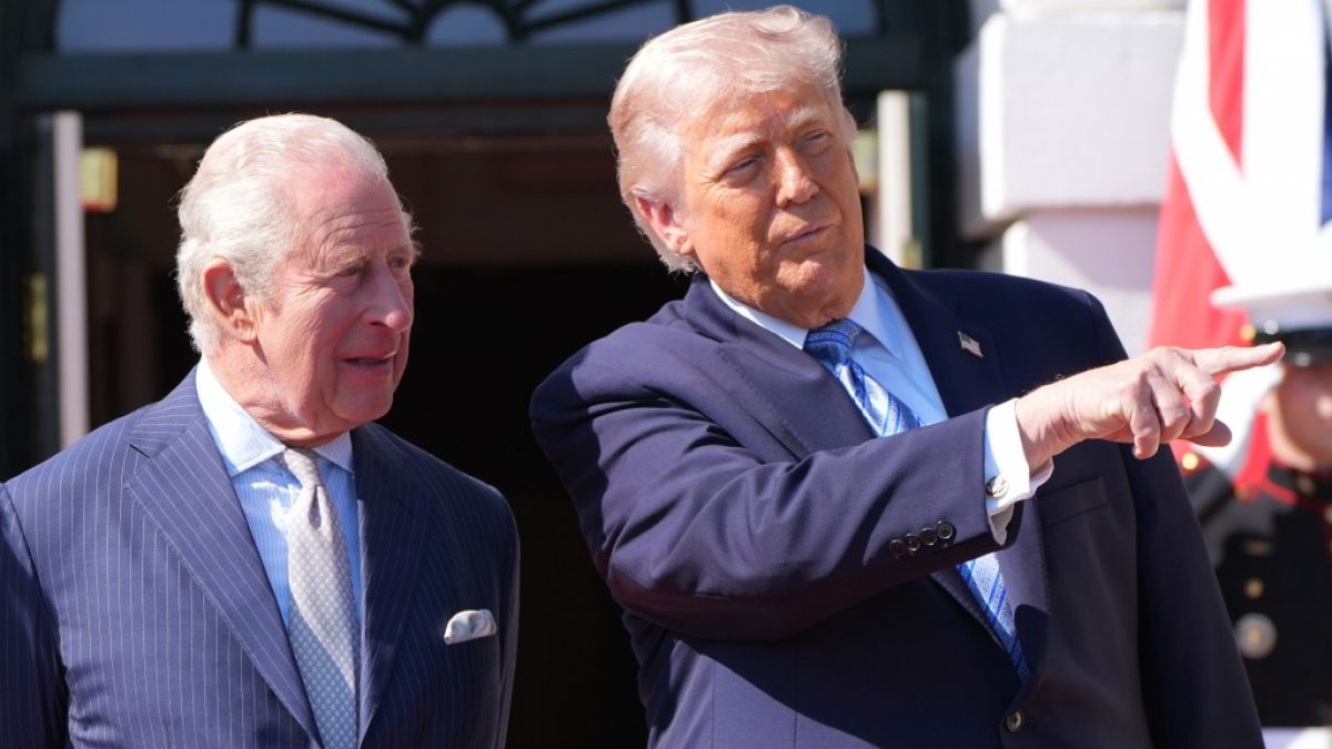 Donald Trump &uuml;berschminkte seine gute Hand beim Besuch von K&ouml;nig Charles in Washington. (Foto)