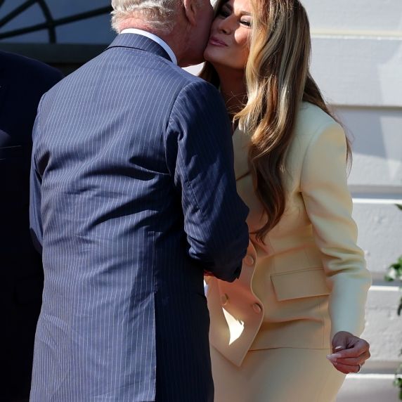 Foto spricht Bände - First Lady lacht mit König Charles 
