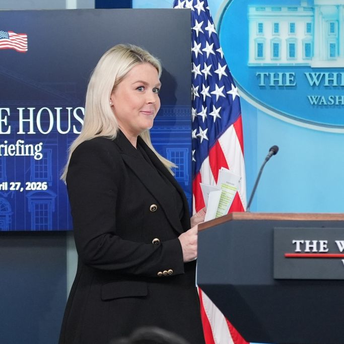 Hochschwanger im Einsatz - Comeback von Trump-Sprecherin sorgt für Wirbel