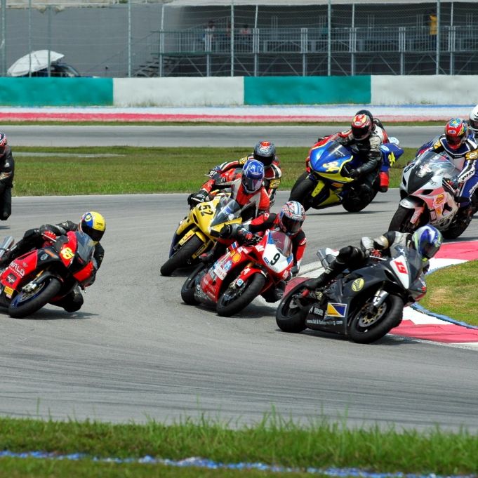 Motorsport-Star (27) beim Rennen tödlich verunglückt