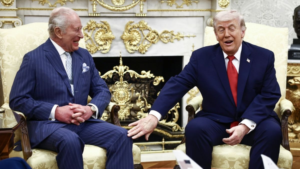 Donald Trump konnte bei einem Treffen mit K&ouml;nig Charles III. im Oval Office seine geschwollenen Kn&ouml;chel nicht verstecken. (Foto)