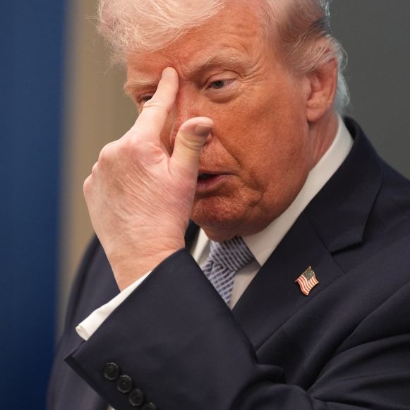 Spott explodiert nach Ankündigung - Trump-Bild bald auf US-Pässen