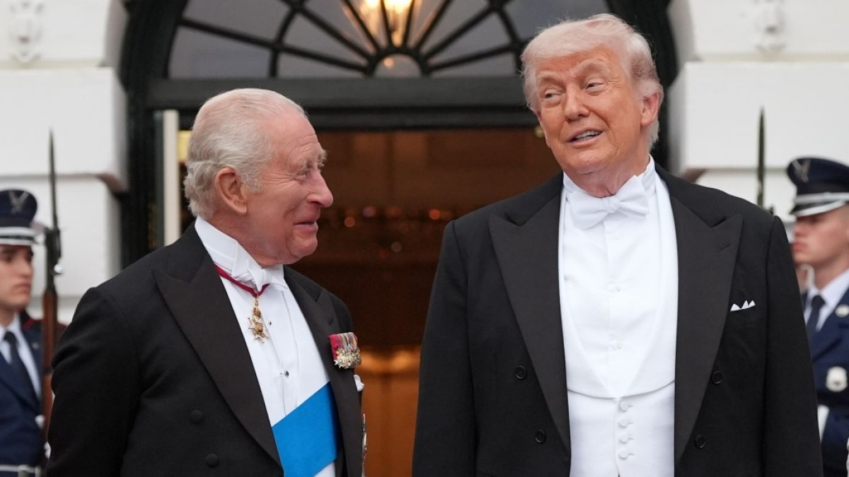 Das Wei&szlig;e Haus bezeichnet in einem Social-Media-Post neben Charles III. (l.) auch US-Pr&auml;sident Donald Trump als K&ouml;nig. (Foto)
