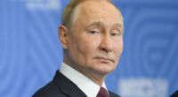 Die russische Landwirtschaft steckt in einer tiefen Krise - Russlands Bauern flehen Wladimir Putin nun auf Knien um Hilfe an.