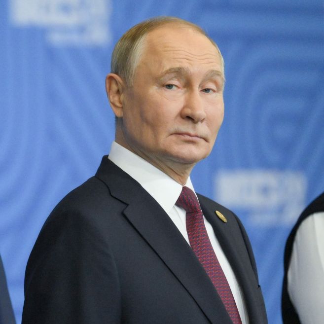 Die russische Landwirtschaft steckt in einer tiefen Krise - Russlands Bauern flehen Wladimir Putin nun auf Knien um Hilfe an.