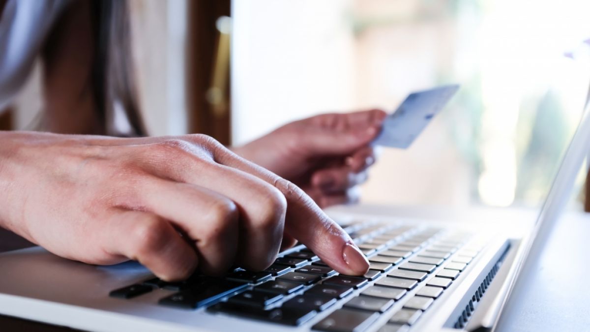 Betr&uuml;ger k&ouml;nnen t&auml;uschend echte Online-Shops und Buchungsseiten per KI nachbauen. (Foto)