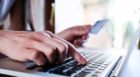 Betrüger können täuschend echte Online-Shops und Buchungsseiten per KI nachbauen.