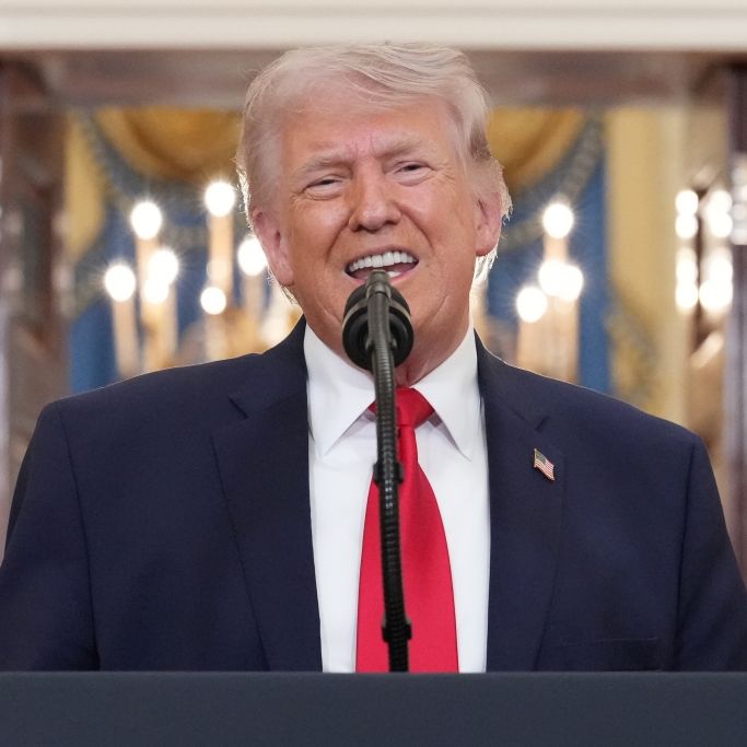 Gold-Statue sorgt für Empörung - Netz zieht Nordkorea-Vergleich