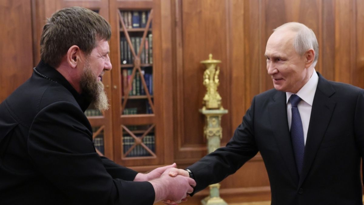 Wladimir Putin setzt auch weiterhin auf Ramsan Kadyrow. (Foto)
