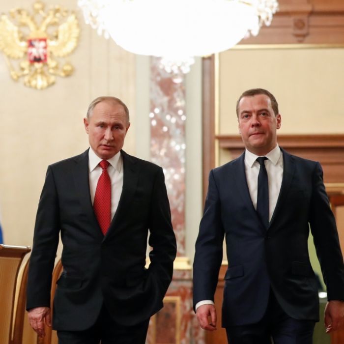 Wladimir-Putin-Scherge droht mit 