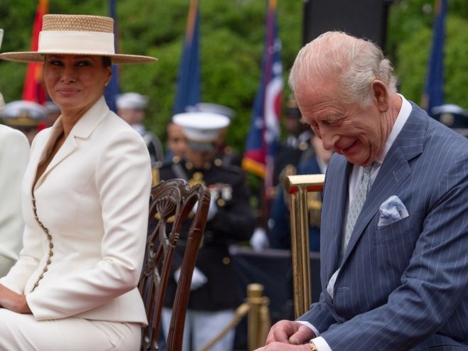 Melania Trump: Lippenleserin enthüllt Melanias geheime Botschaft an König Charles III.