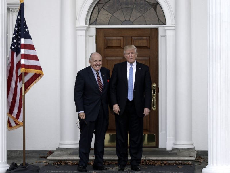 Rudy Giuliani im Krankenhaus: "Er wurde so schlecht behandelt!" Donald Trump eskaliert bei Schimpftirade