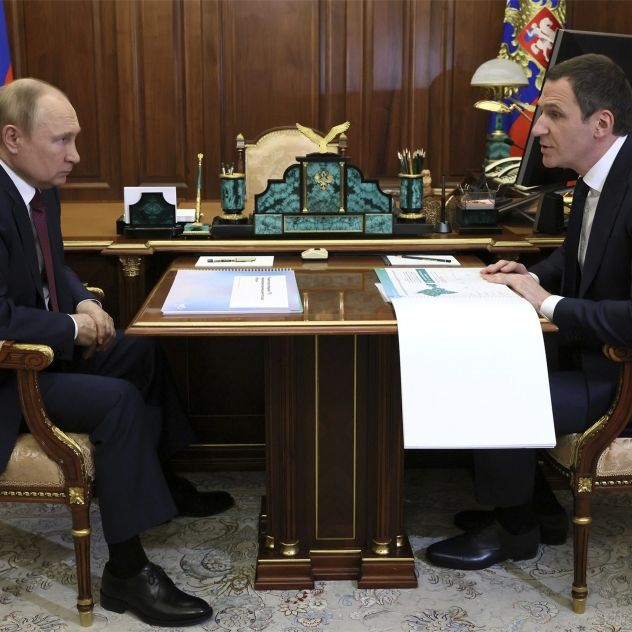 Kurz vor seiner Entlassung - Putin-Minister aus Russland geflohen