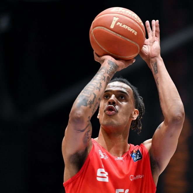 Statistiken und Steckbrief des Power Forwards der NINERS Chemnitz