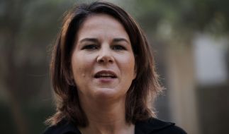 Annalena Baerbock begeisterte auf ihrer Asien-Reise in einem roten Kleid.
