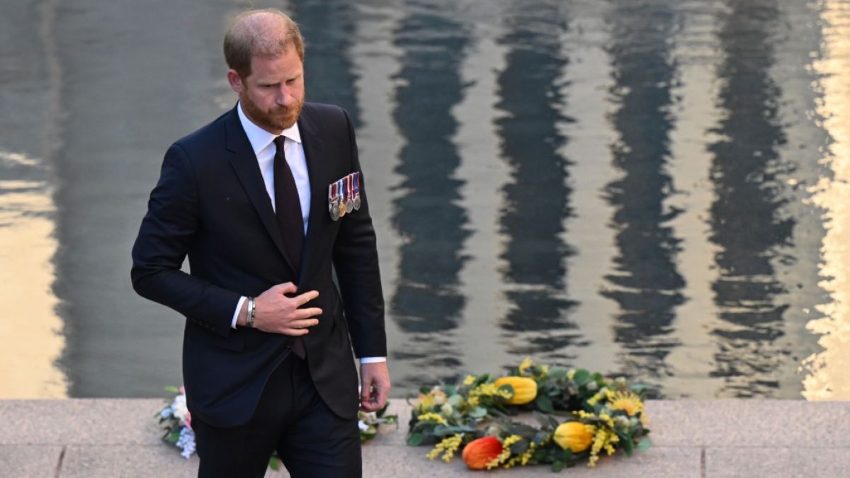 Einst flogen Prinz Harry als lebensfrohem Party-Royal alle Herzen zu - nun ist der K&ouml;nigssohn der Einsch&auml;tzung eines Adels-Experten zufolge "ungl&uuml;cklicher denn je". (Foto)