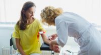 Oftmals wird mit Behandlungen zu lange gewartet - das hat nicht nur gesundheitliche Folgen, sondern verursacht auch zusätzliche Kosten.