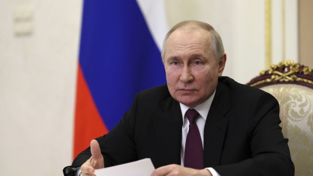 Der russische Pr&auml;sident Wladimir Putin soll sich einem Medienbericht zufolge immer st&auml;rker aus der &Ouml;ffentlichkeit zur&uuml;ckziehen. (Foto)